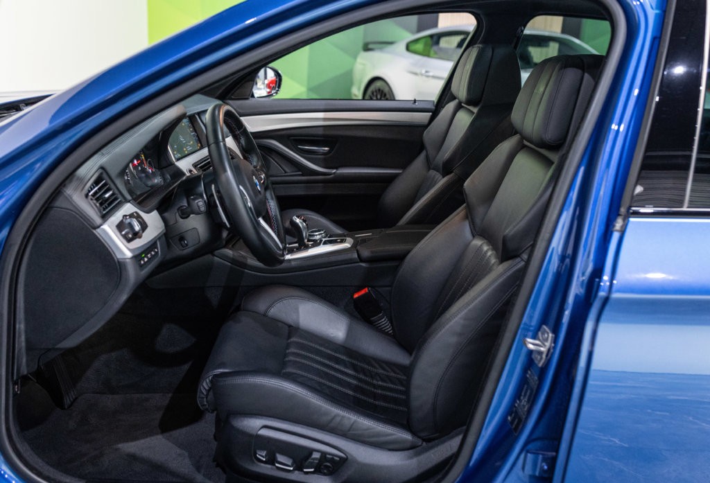 M5 F10 Bleu Interieur