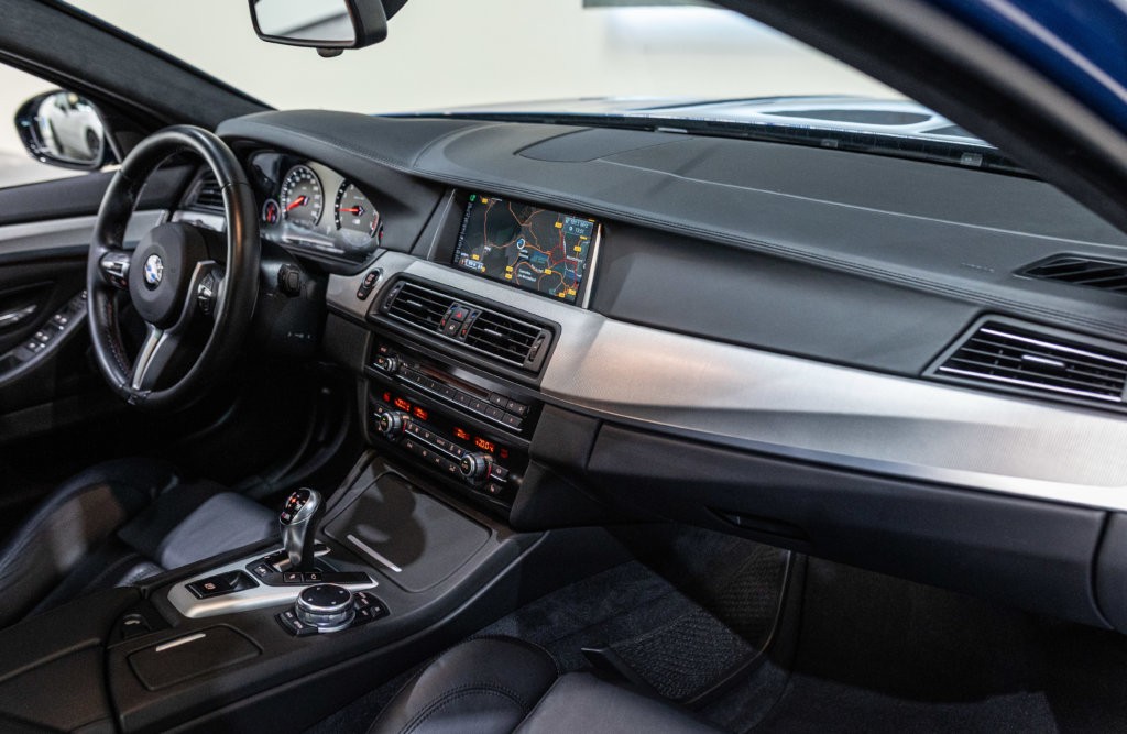 M5 F10 Bleu Interieur 12