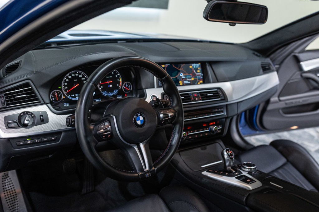 M5 F10 Bleu Interieur 17