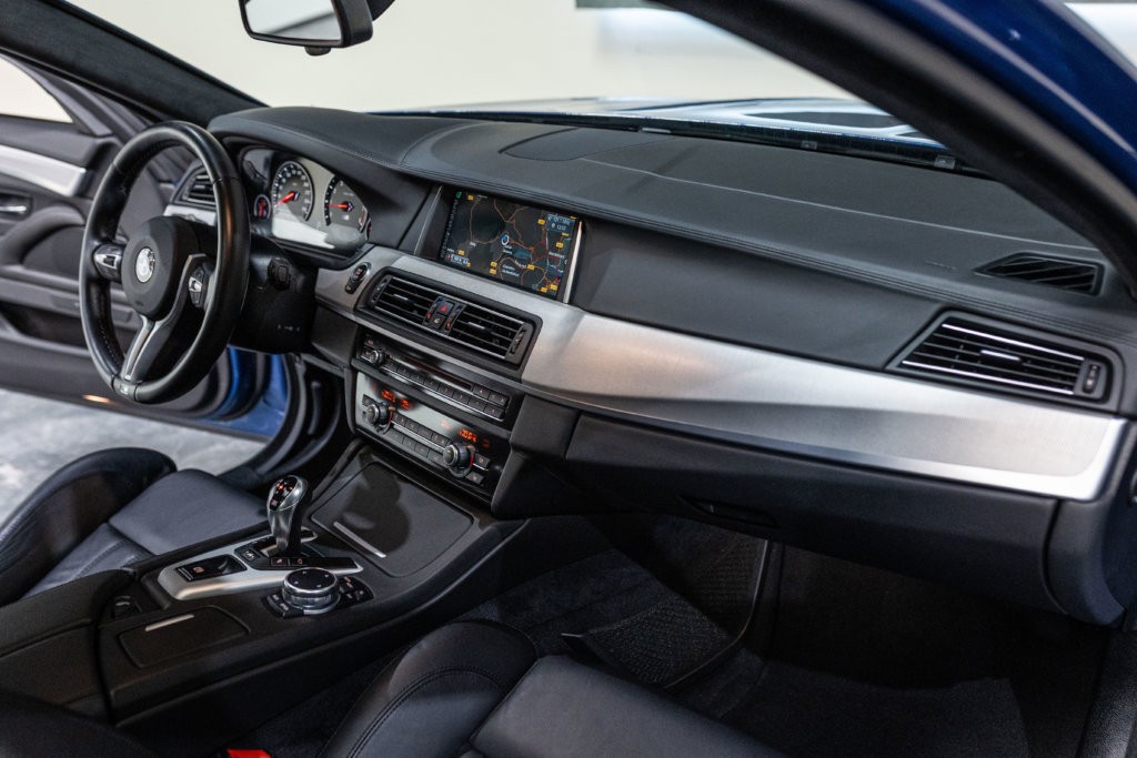 M5 F10 Bleu Interieur 21