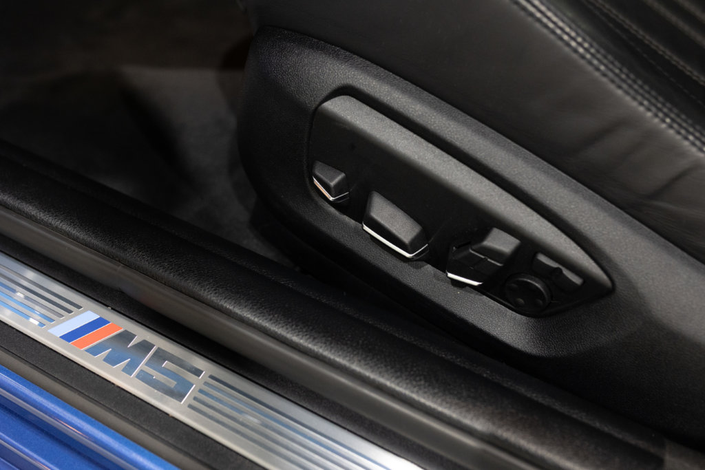 M5 F10 Bleu Interieur 24