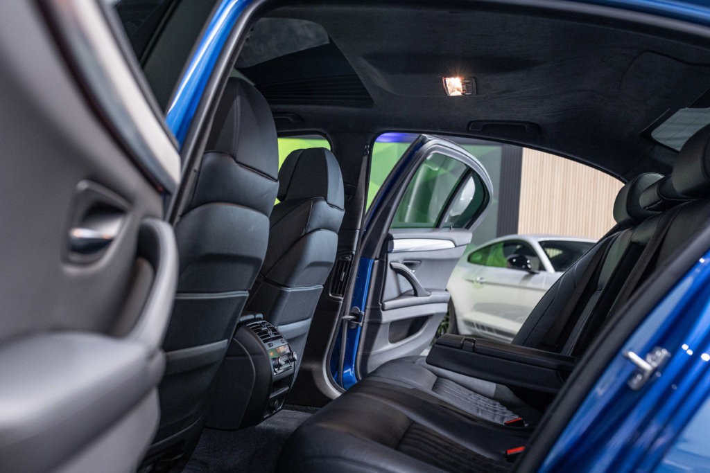 M5 F10 Bleu Interieur 37