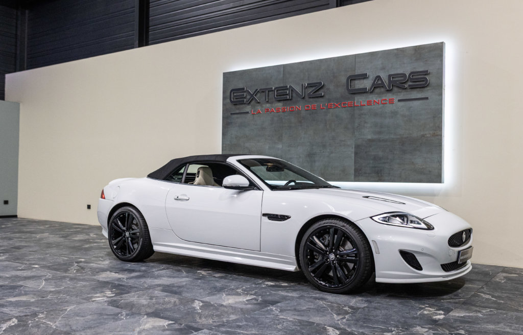 Jaguar XKR Cab Blanc 3-4 capot