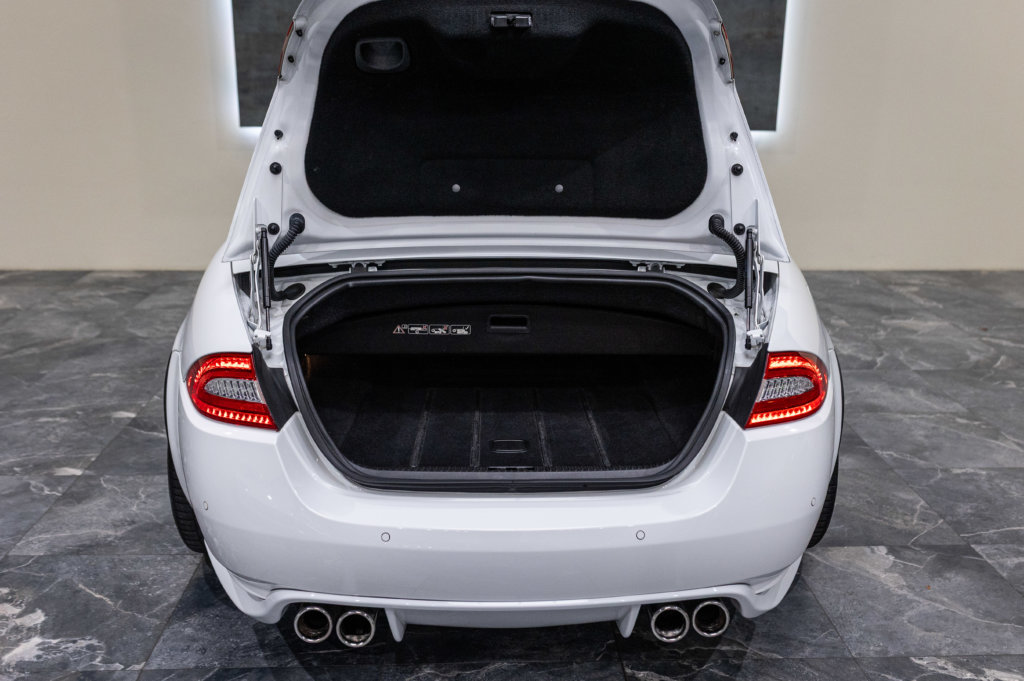 Jaguar XKR Cab Blanc Coffre