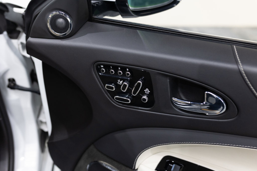 Jaguar XKR Cab Blanc Interieur 11