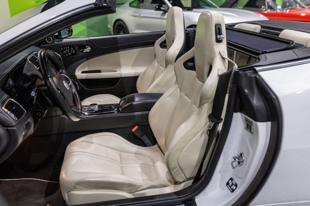 Jaguar XKR Cab Blanc Interieur 2