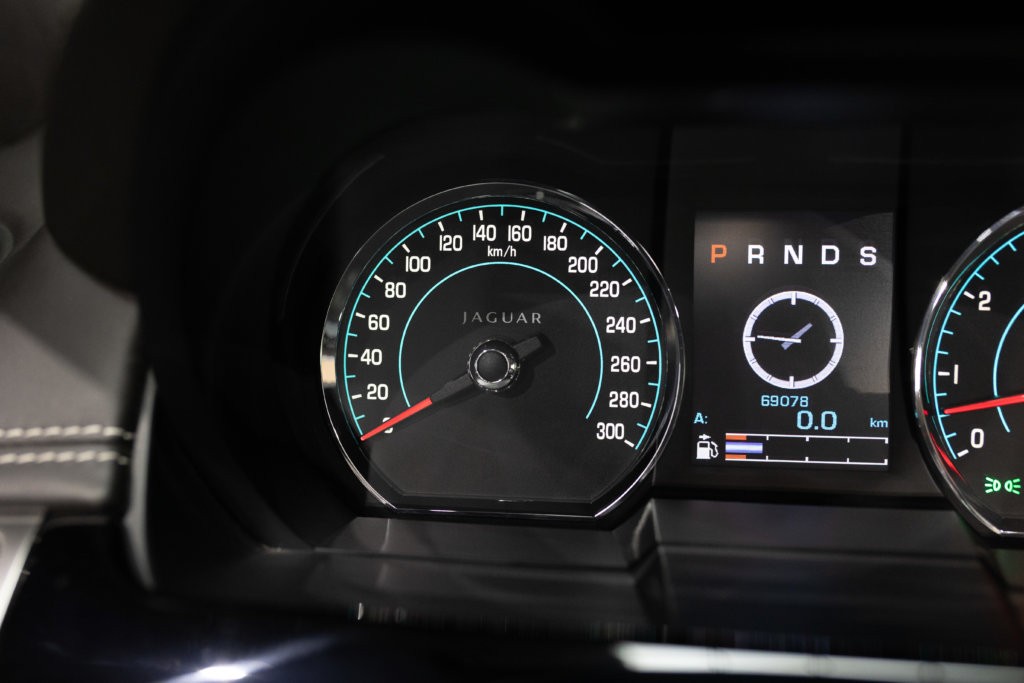 Jaguar XKR Cab Blanc Interieur 29