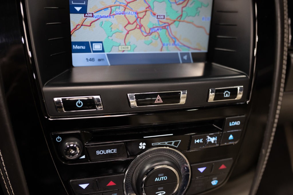 Jaguar XKR Cab Blanc Interieur 33