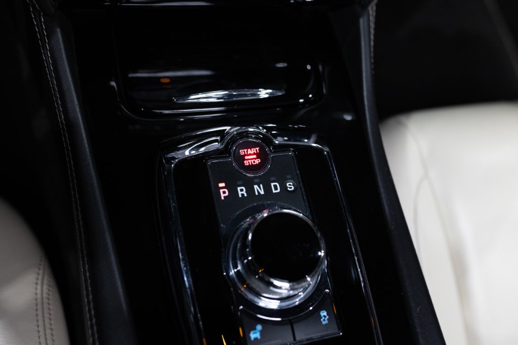 Jaguar XKR Cab Blanc Interieur 35