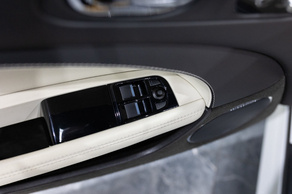 Jaguar XKR Cab Blanc Interieur 4