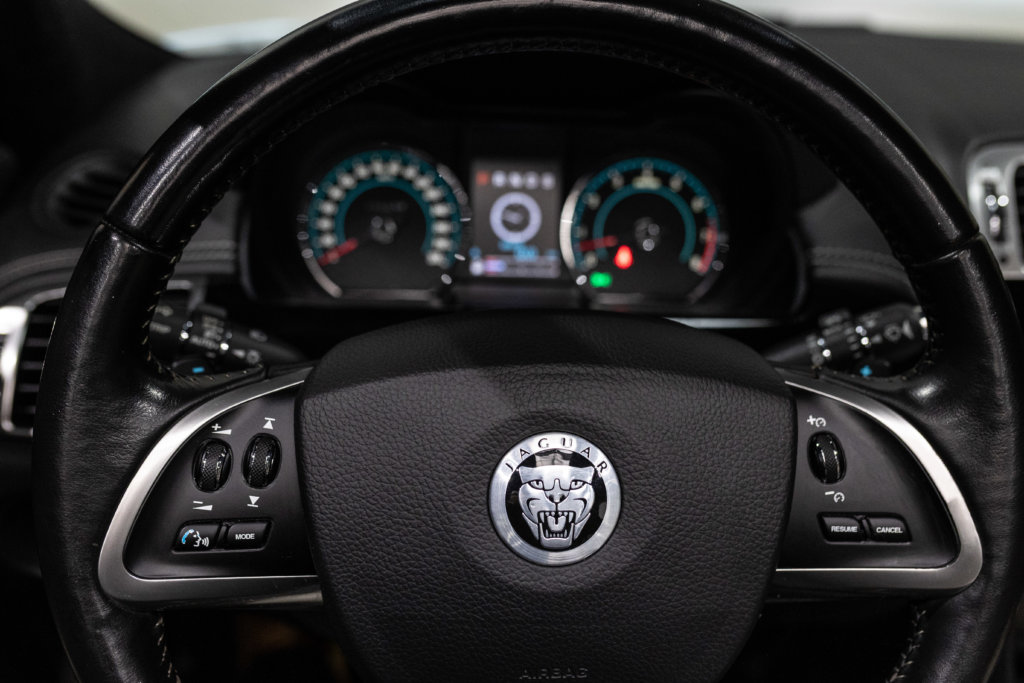 Jaguar XKR Cab Blanc Interieur 46