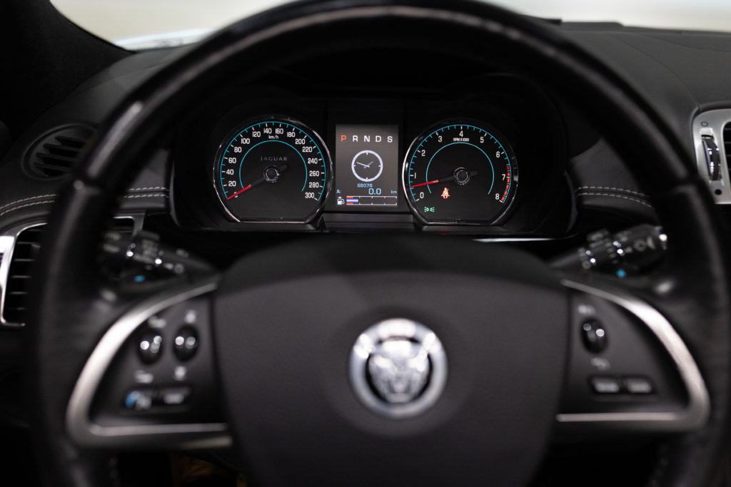Jaguar XKR Cab Blanc Interieur 47