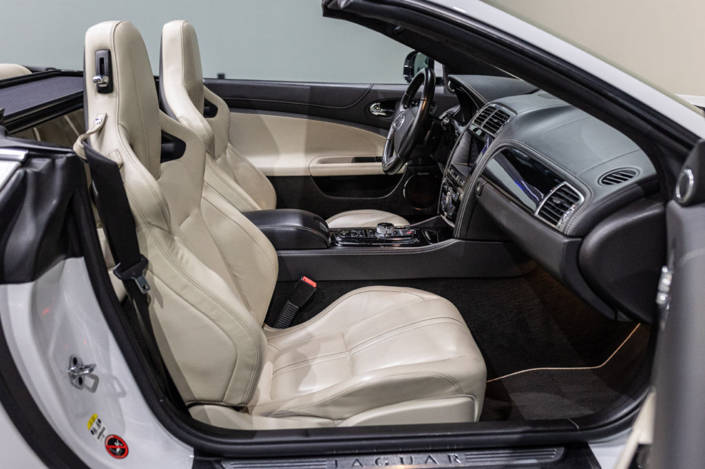 Jaguar XKR Cab Blanc Interieur 8