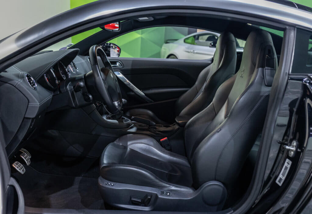 RCZ THP 200 Interieur