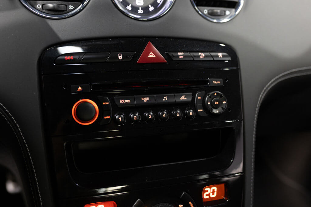 RCZ THP 200 Interieur 28