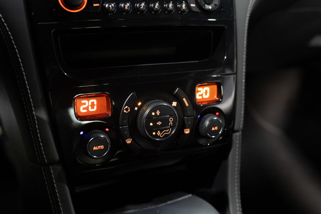 RCZ THP 200 Interieur 29