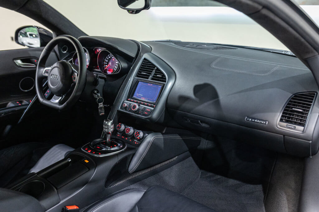 Audi R8 V8 Noir Interieur 11