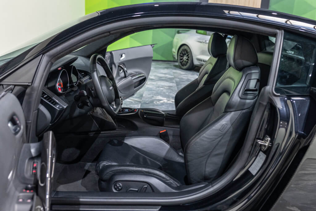 Audi R8 V8 Noir Interieur 15