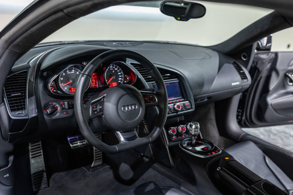Audi R8 V8 Noir Interieur 17
