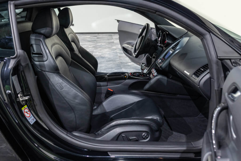 Audi R8 V8 Noir Interieur 18