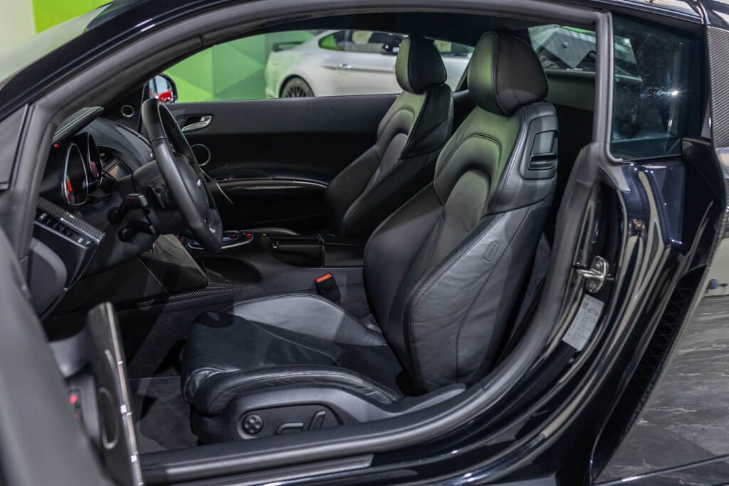 Audi R8 V8 Noir Interieur 2