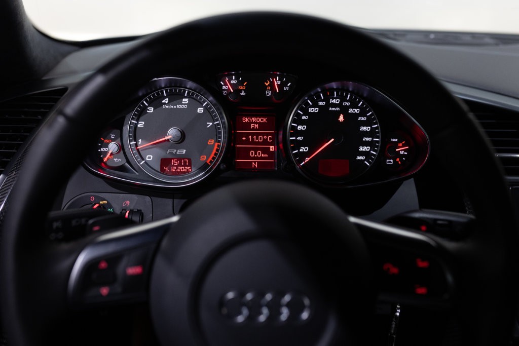 Audi R8 V8 Noir Interieur 37