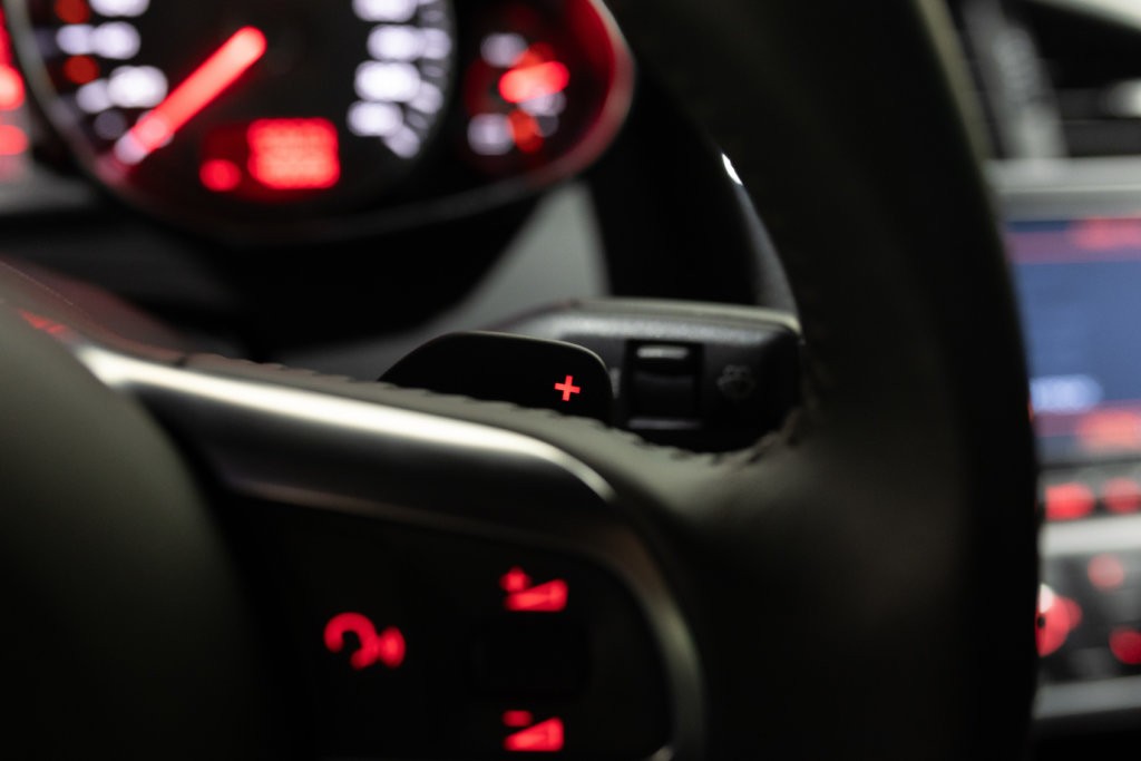 Audi R8 V8 Noir Interieur 38