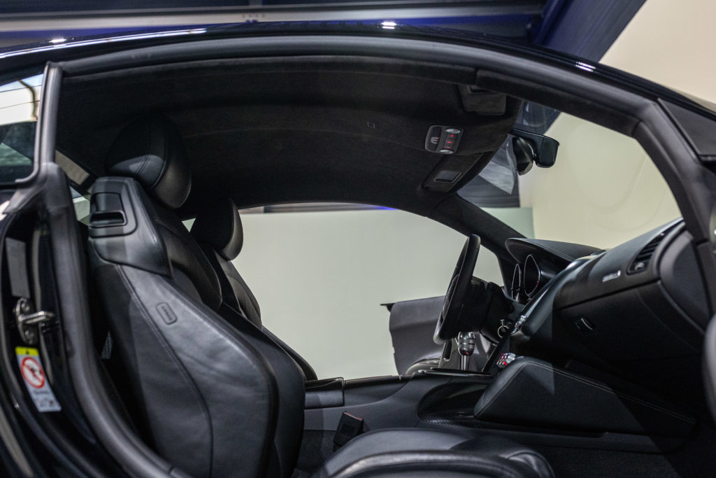 Audi R8 V8 Noir Interieur 43