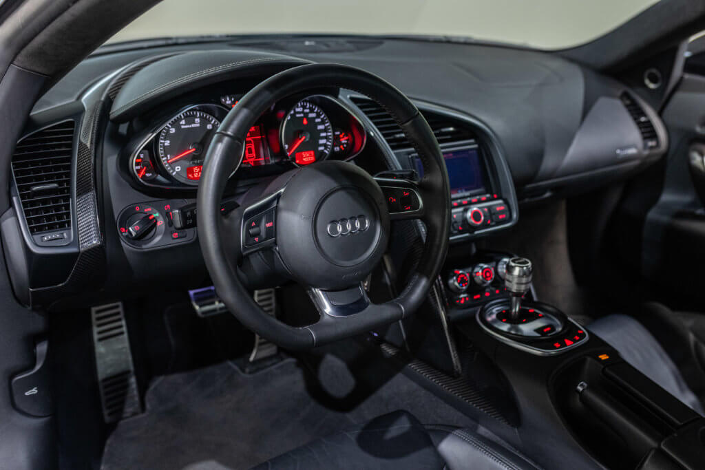 Audi R8 V8 Noir Interieur 5