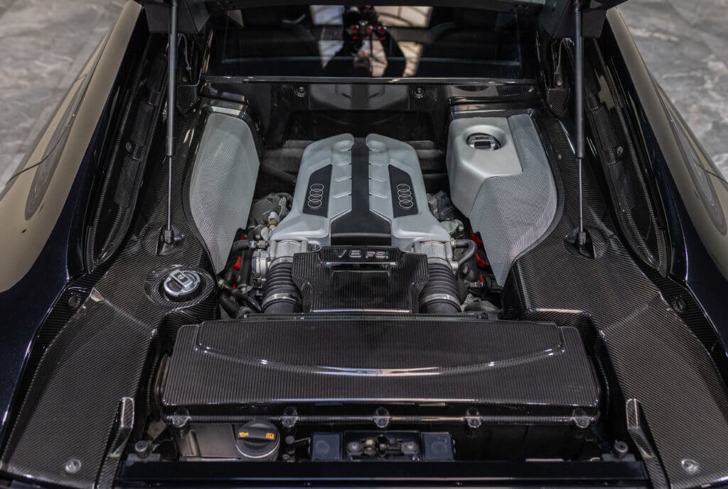 Audi R8 V8 Noir Moteur