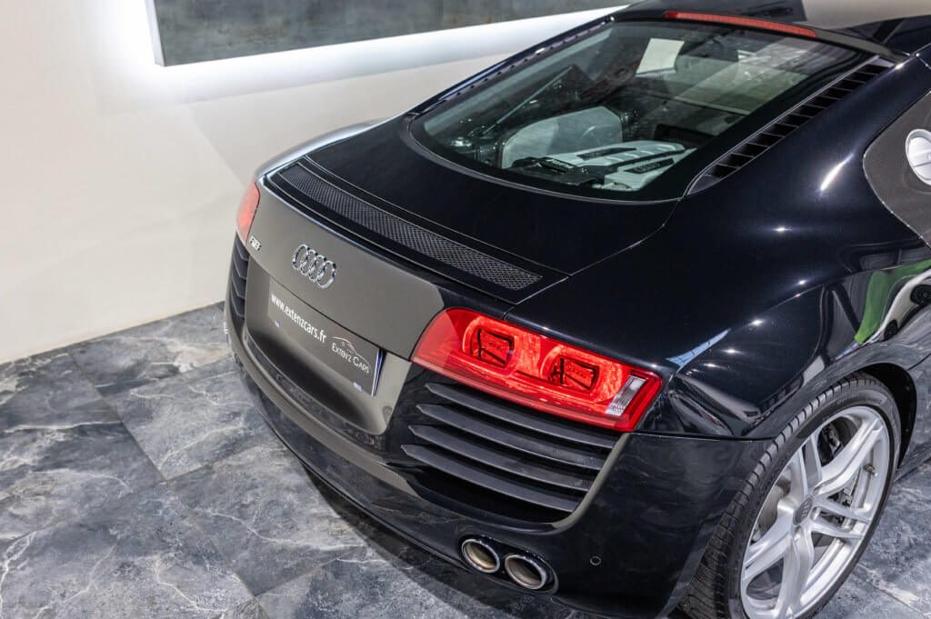 Audi R8 V8 Noir aileron off