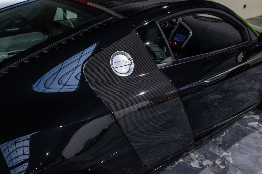 Audi R8 V8 Noir side blade c 2