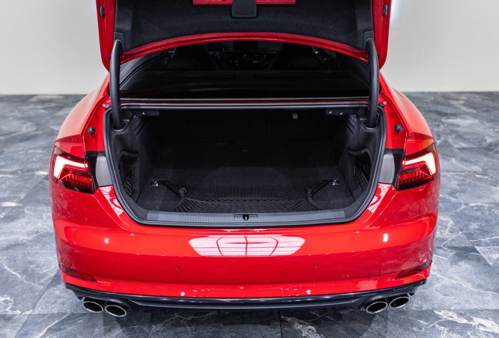 Audi S5 Rouge Coffre