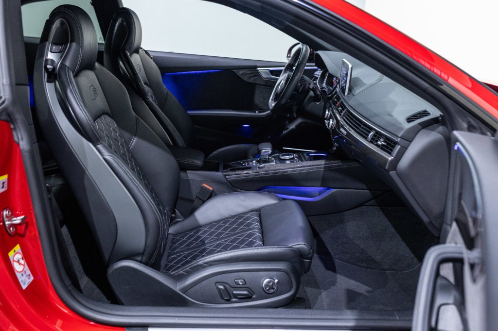 Audi S5 Rouge Interieur 10