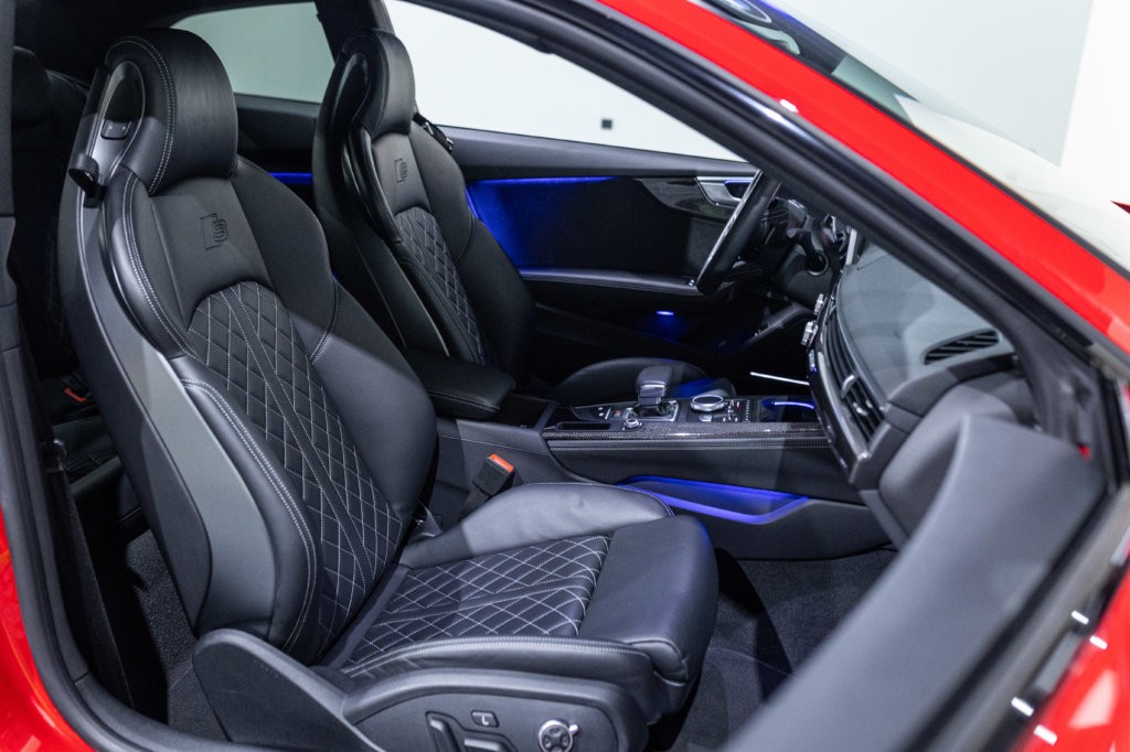 Audi S5 Rouge Interieur 11