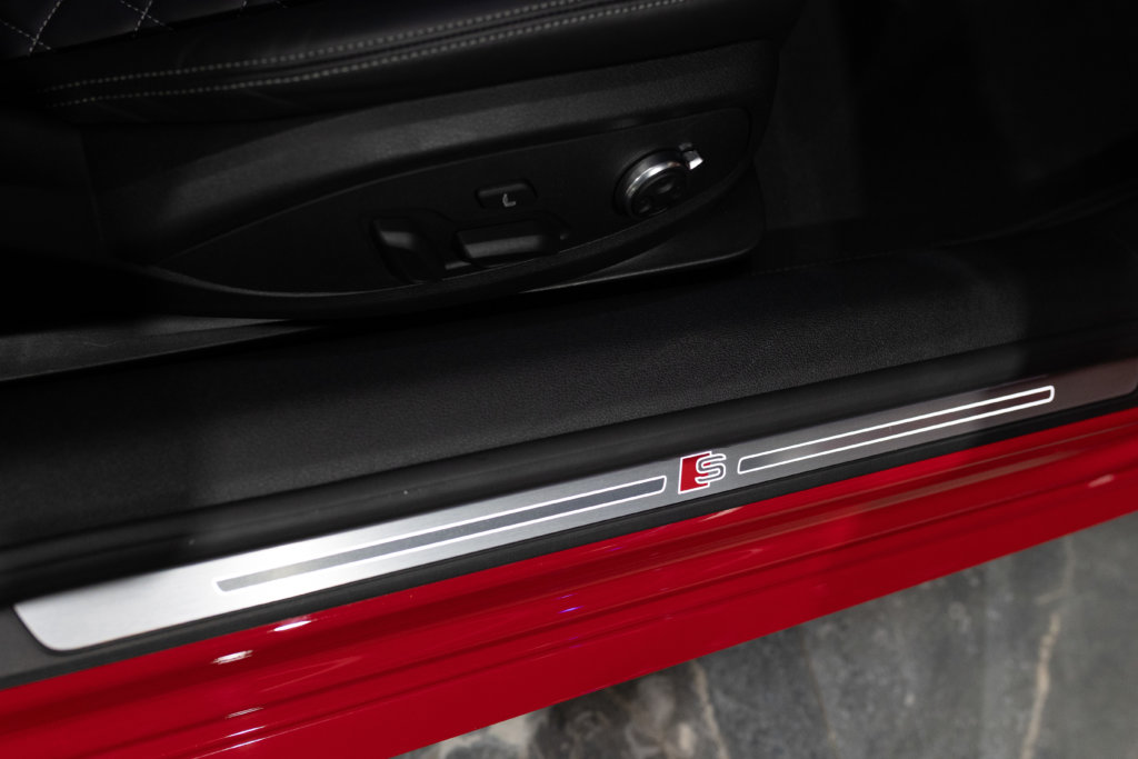 Audi S5 Rouge Interieur 12