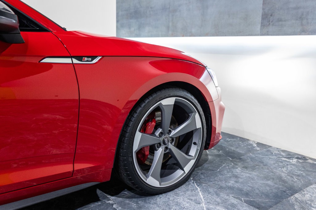 Audi S5 Rouge Interieur 17