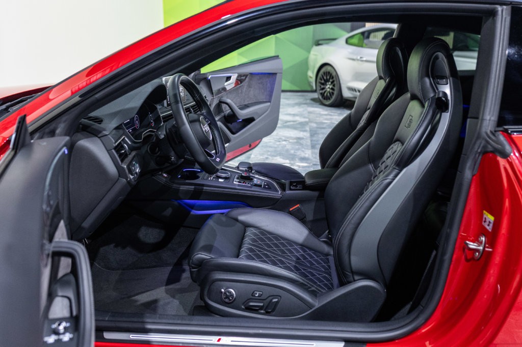 Audi S5 Rouge Interieur 19