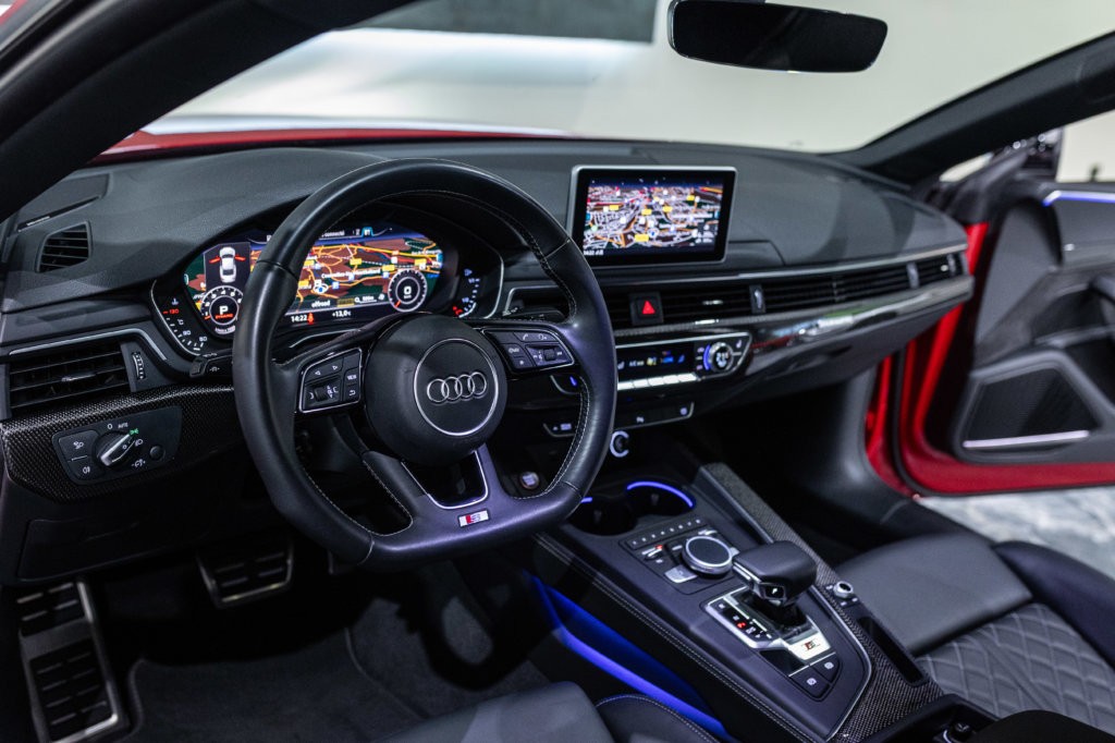 Audi S5 Rouge Interieur 21