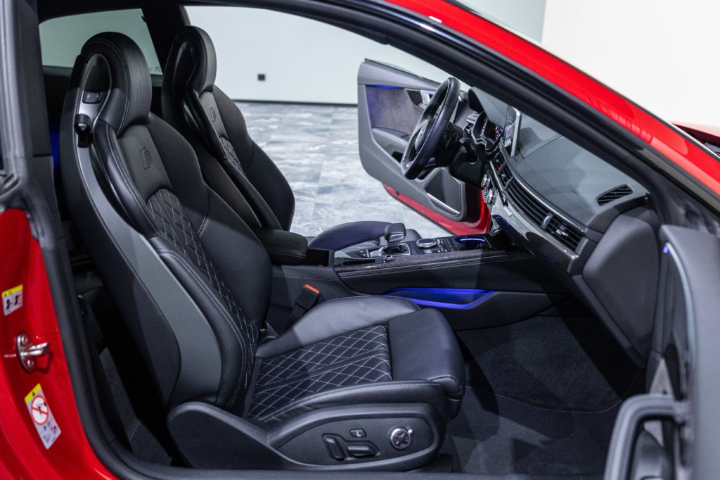 Audi S5 Rouge Interieur 22