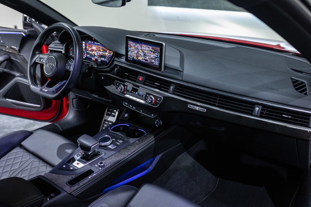 Audi S5 Rouge Interieur 24