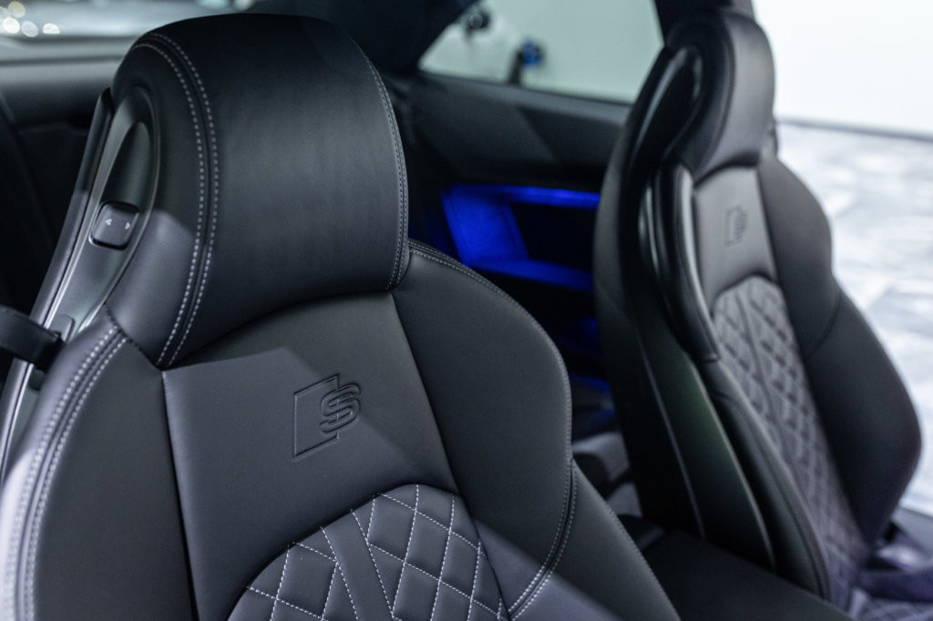 Audi S5 Rouge Interieur 25