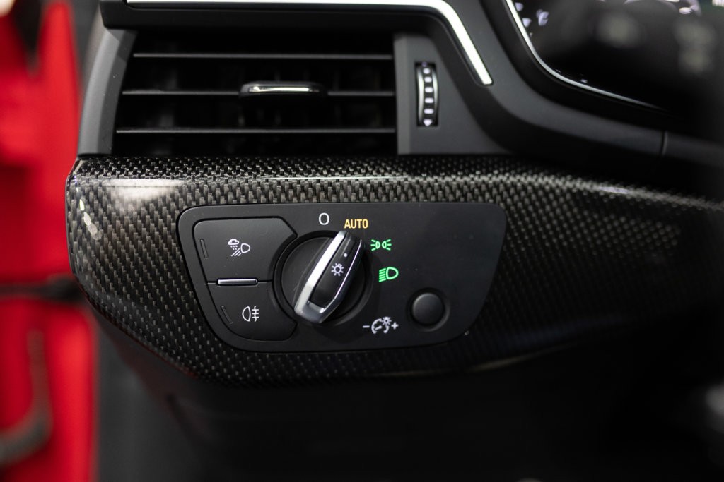 Audi S5 Rouge Interieur 29