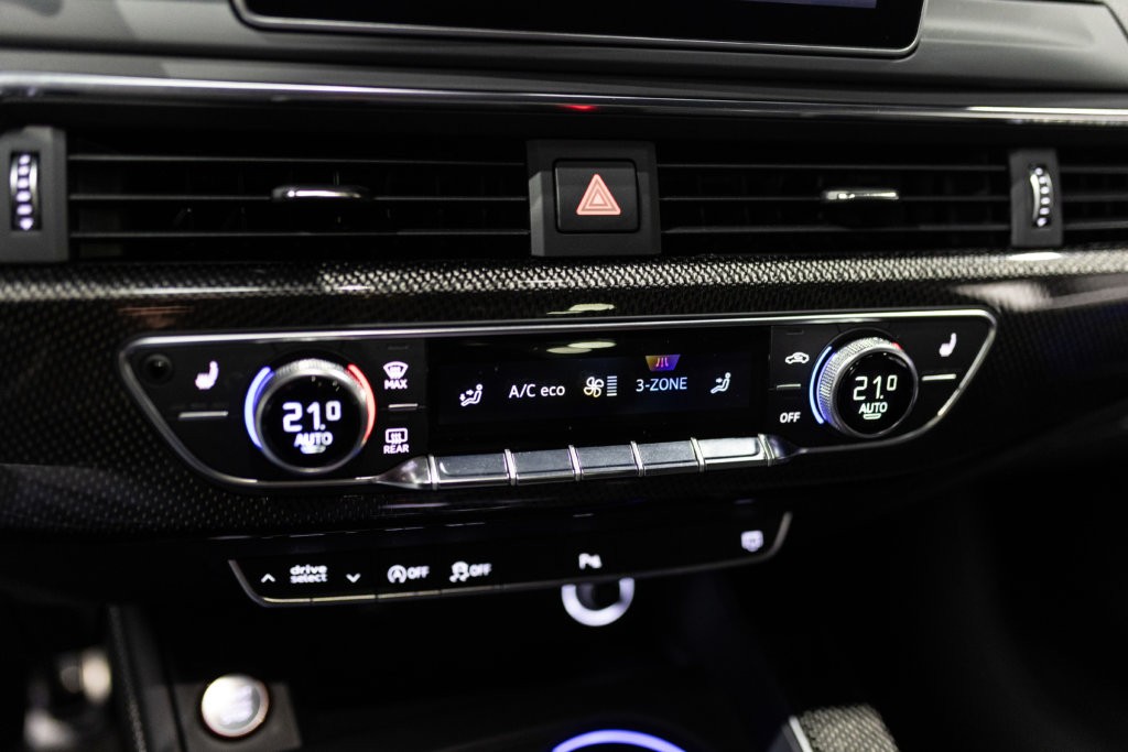 Audi S5 Rouge Interieur 34