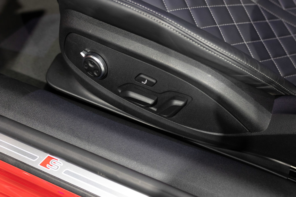 Audi S5 Rouge Interieur 4