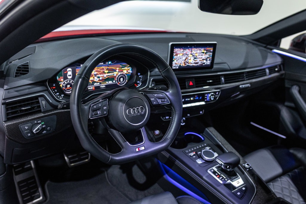 Audi S5 Rouge Interieur 8