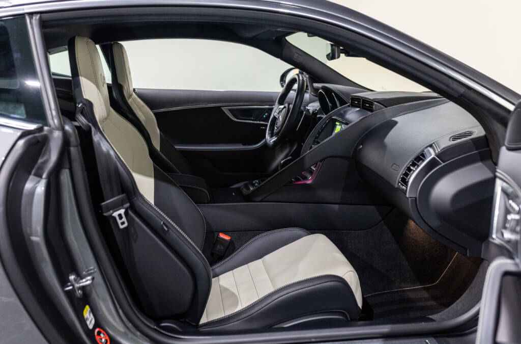 F-Type R Gris Corris Interieur 10