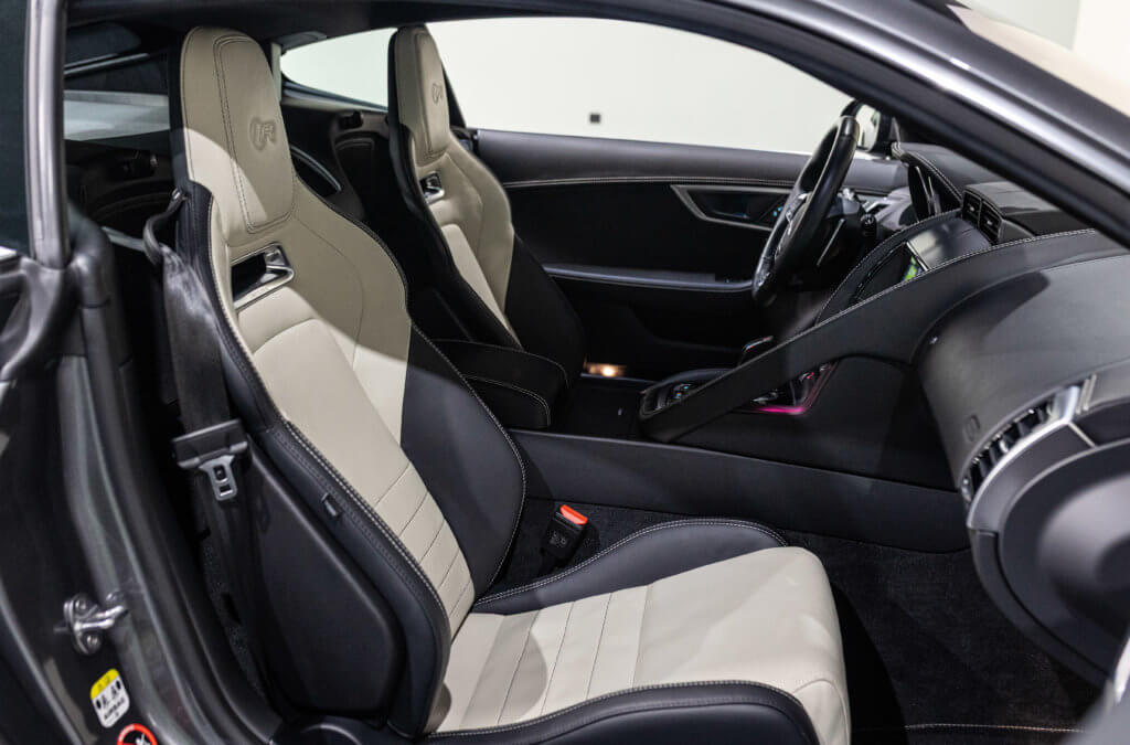 F-Type R Gris Corris Interieur 11