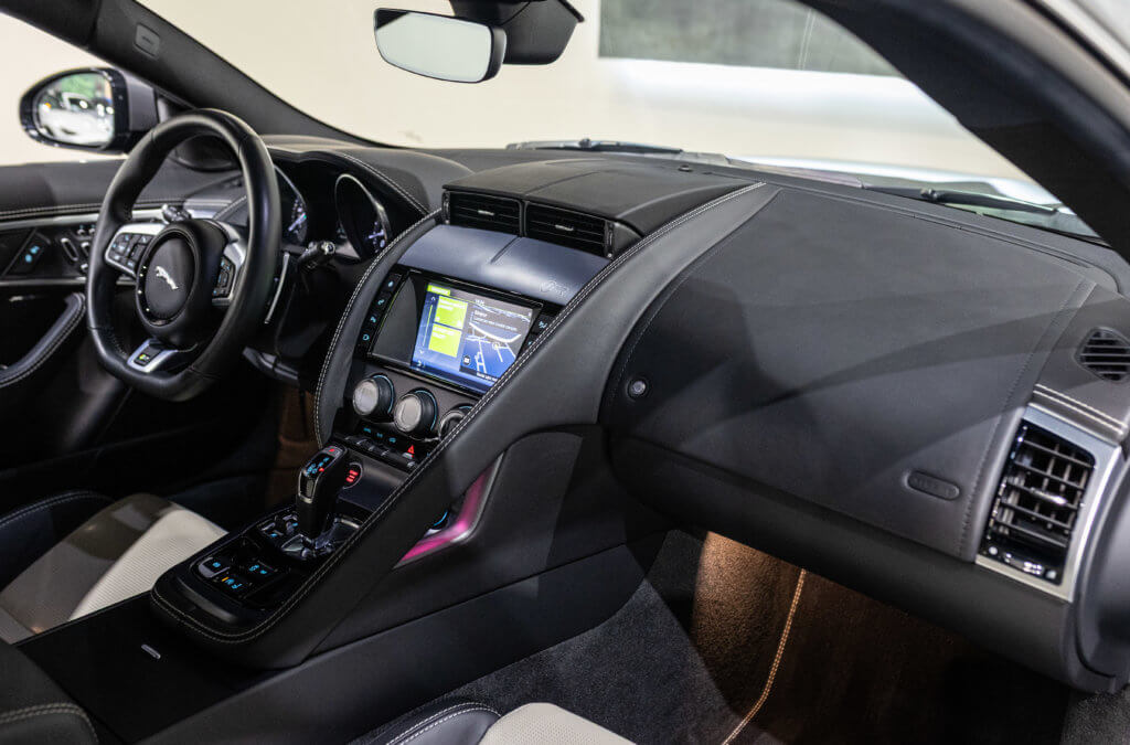 F-Type R Gris Corris Interieur 14