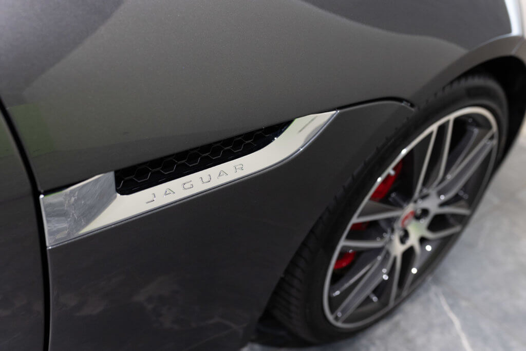 F-Type R Gris Corris Interieur 16